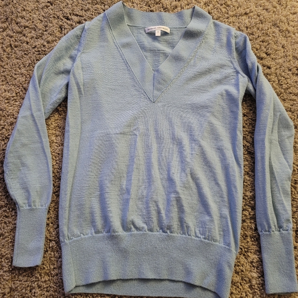 NEW Banana Republic v-neck shirt